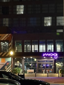 Outside moxy