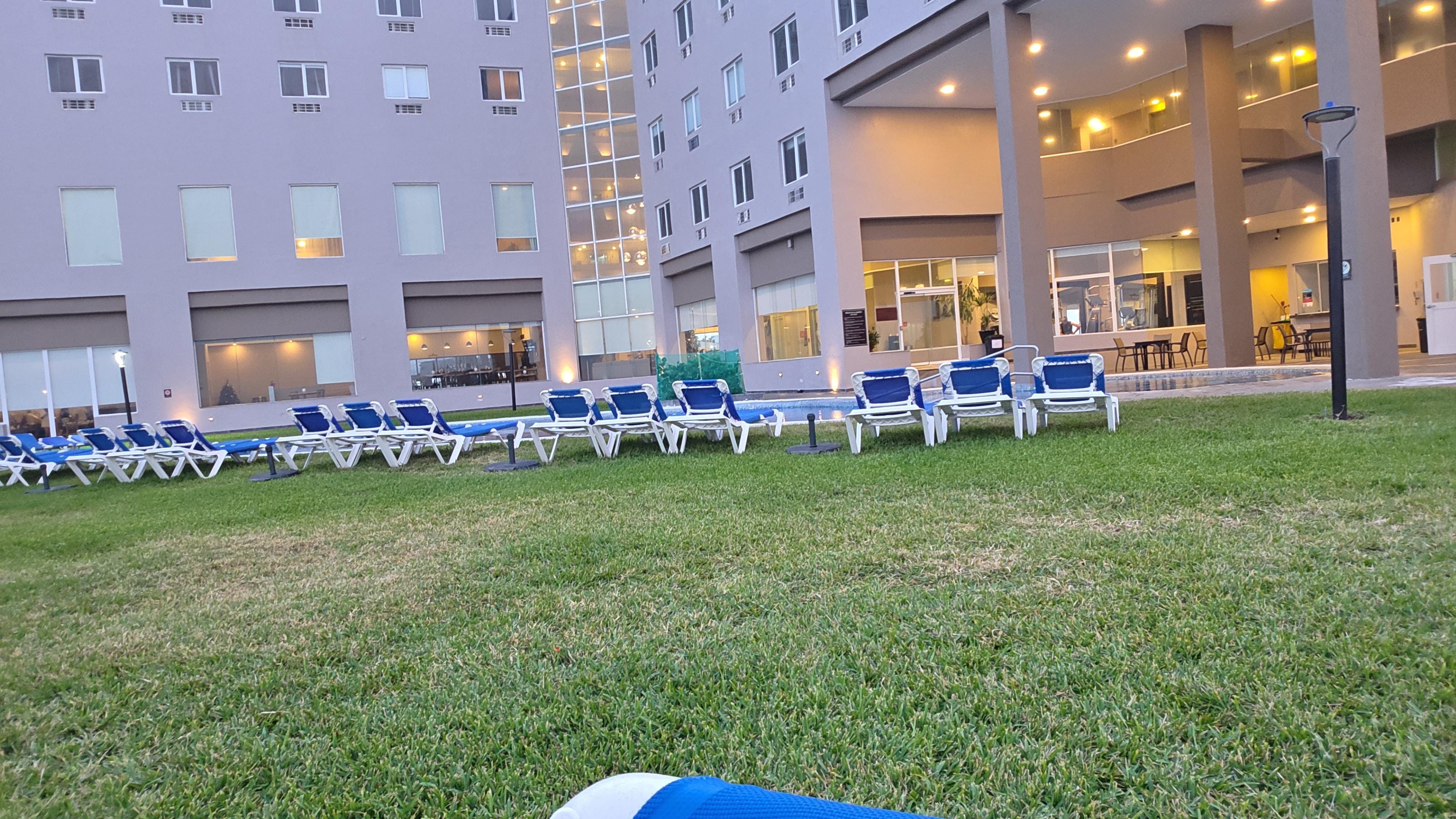 Muy buenos espacios  comunes y exteriores.