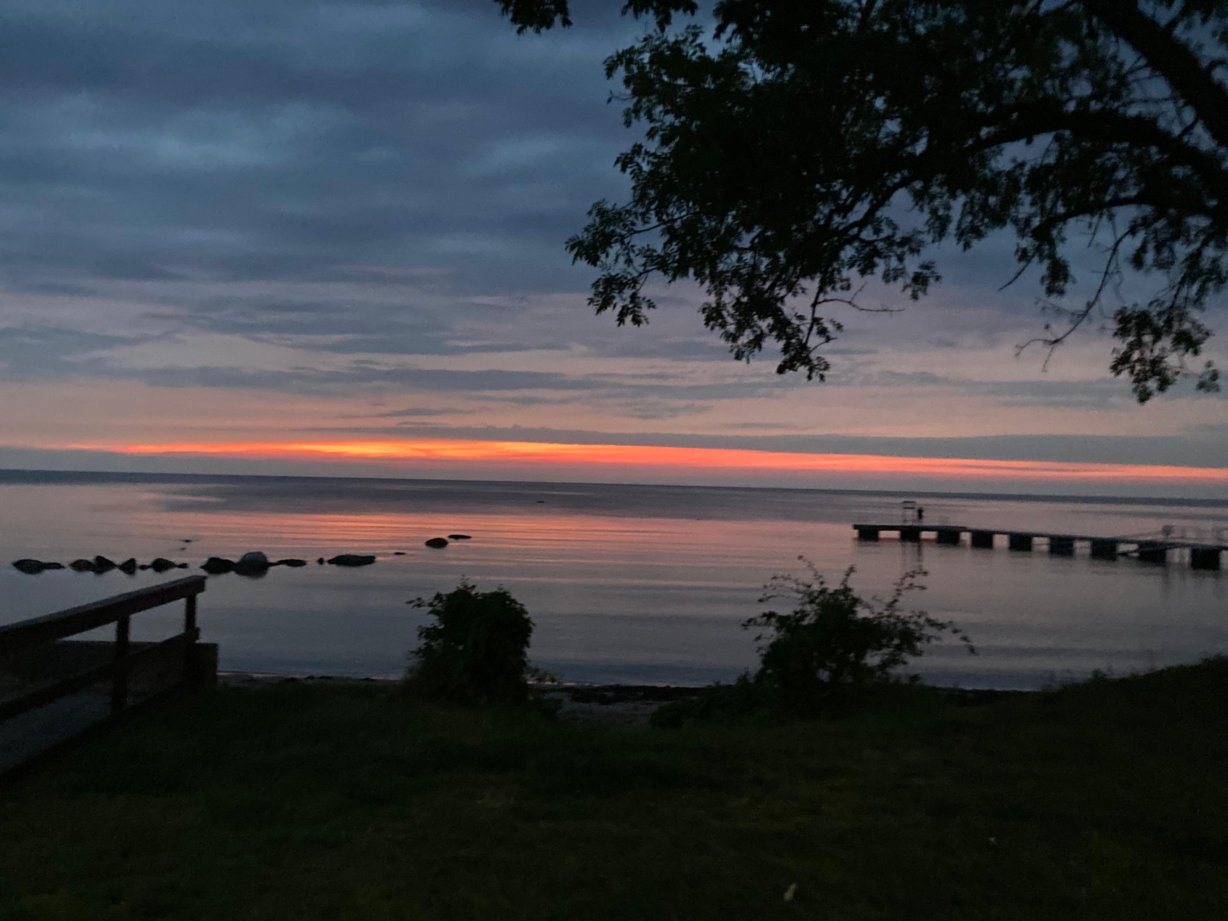 Fin solnedgång och badbrygga!