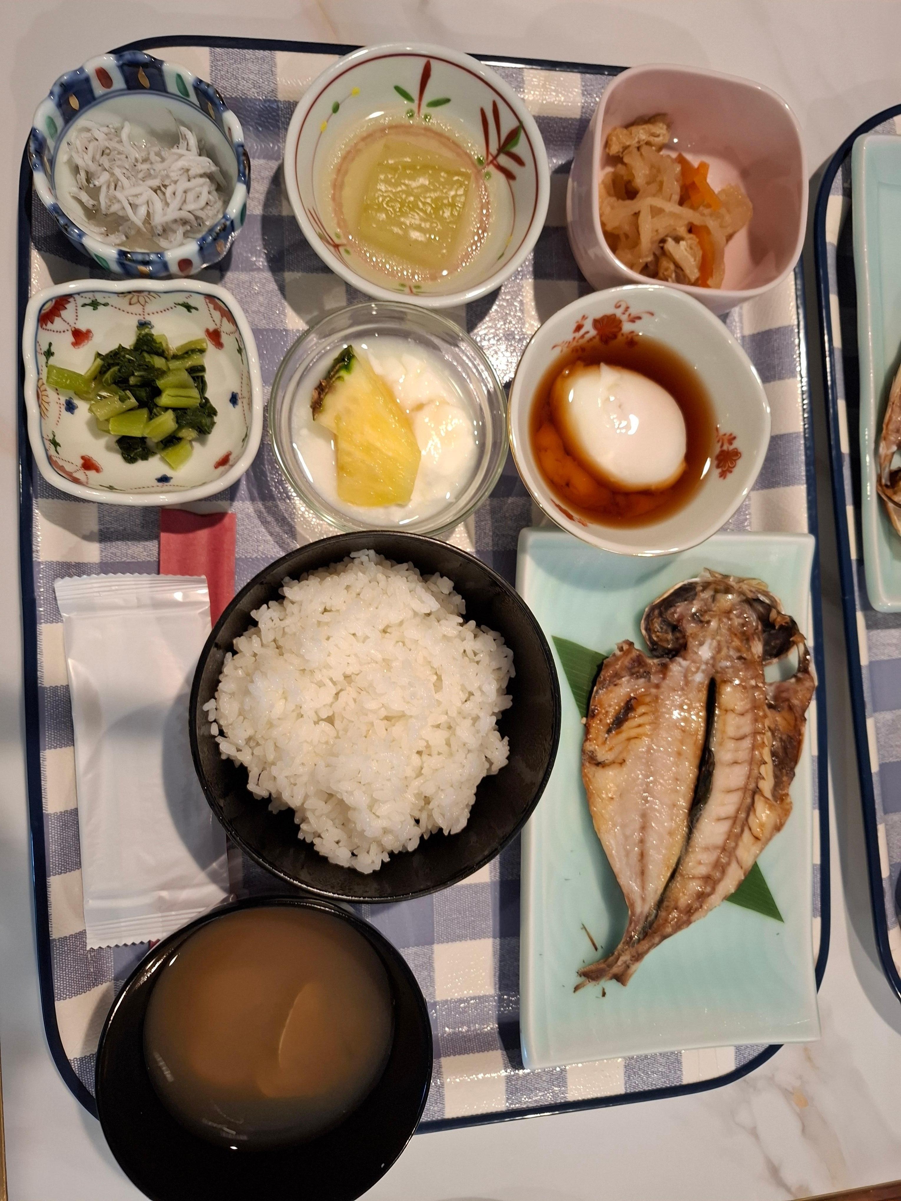 朝食　アジの干物がおいしかったです