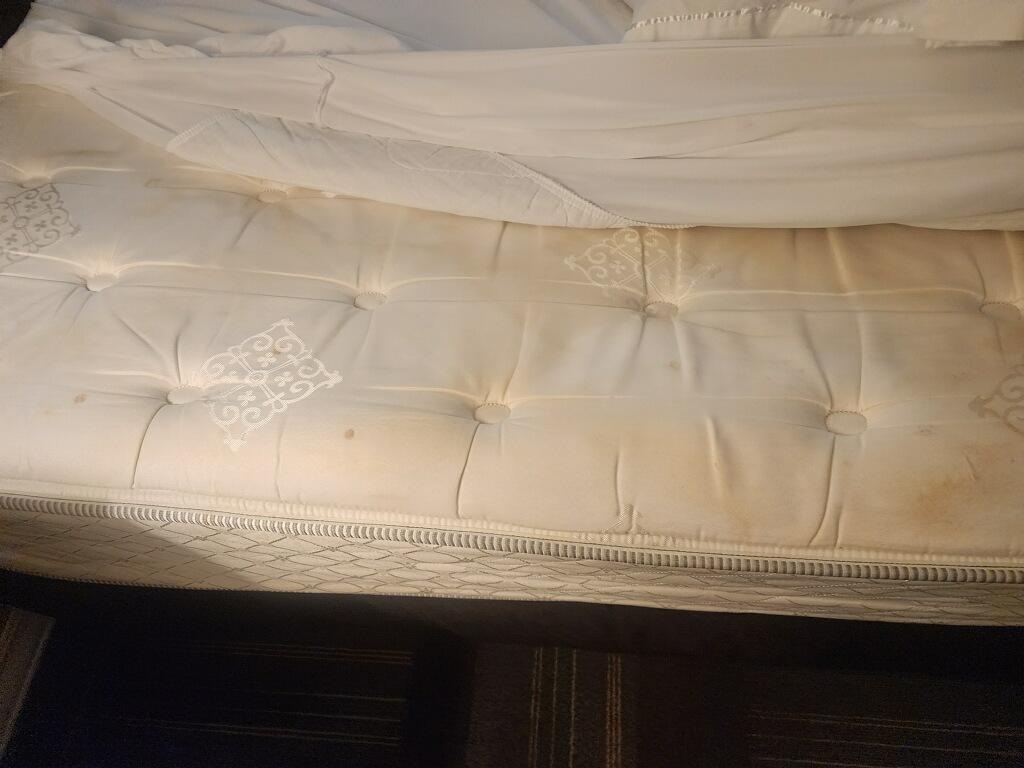 Mattess stained