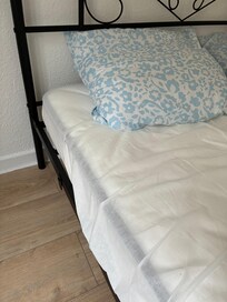 Drap/alèse étrange sur les matelas