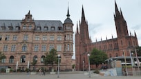 Rathaus und Kirche Wiesbaden