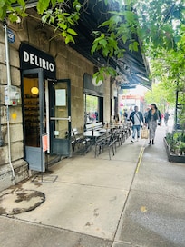 Coffe shops everywhere walking distance