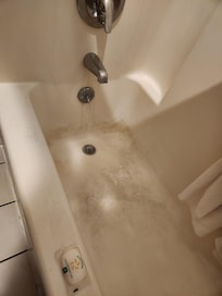 Bathtub in our room and we actually had to wait for it to get cleaned "supposedly" before we could check in. NOT VLEANED.