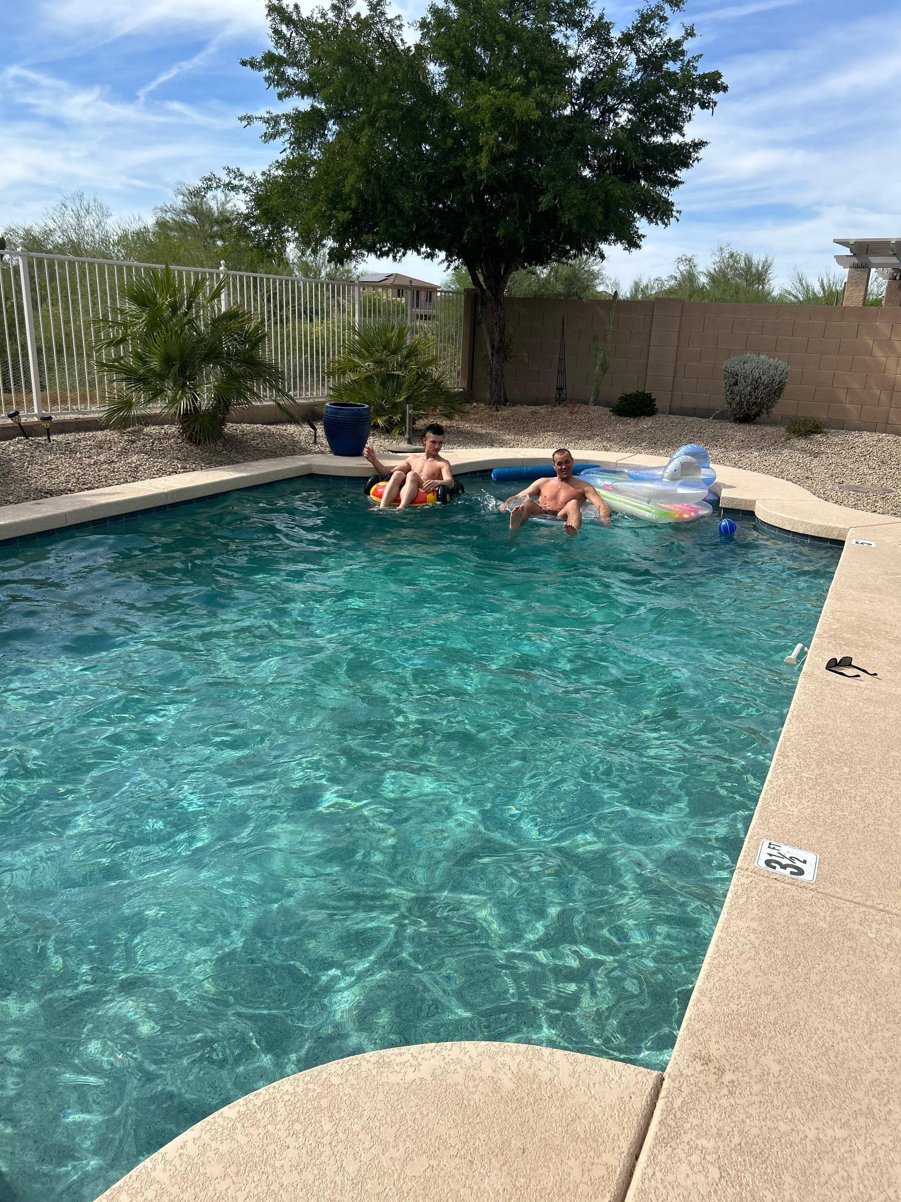 Floaties/ pool games provided for Amazing sun. Sun comes over about 10-11 am but great court yard in the morning for coffee and morning sun.