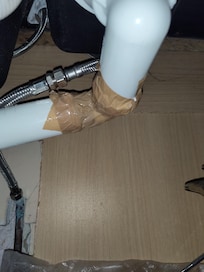 Les évacuations du dessous dévier cuisine.
Pas professionnel du tout.