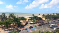 Área da piscina com vista da Orla de Cabo Branco