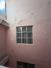 El hotel se está cayendo