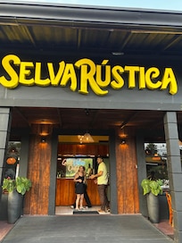 Selva rustica has excellent service and really great ceviche!