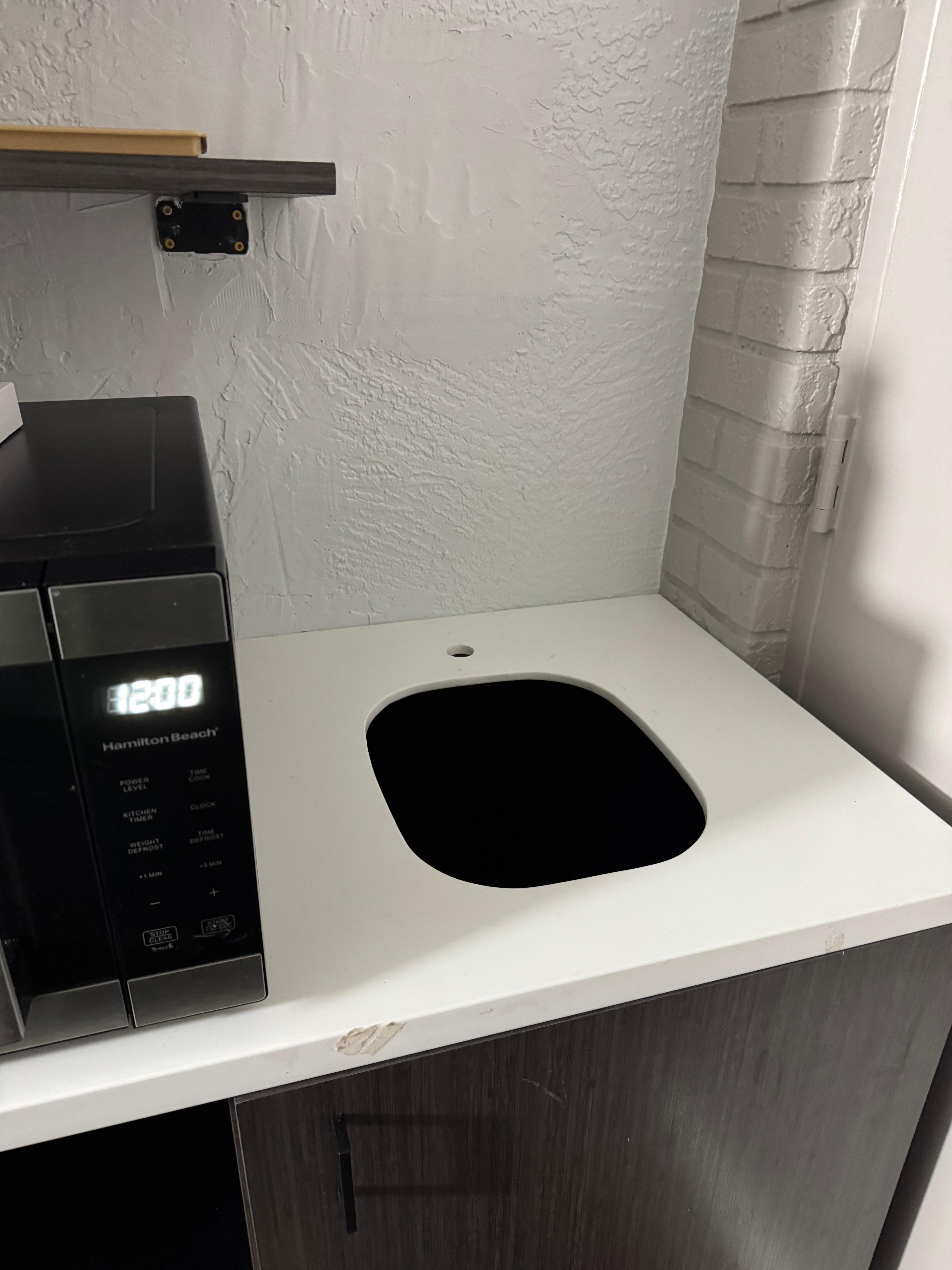 Kitchen sink MISSING! 