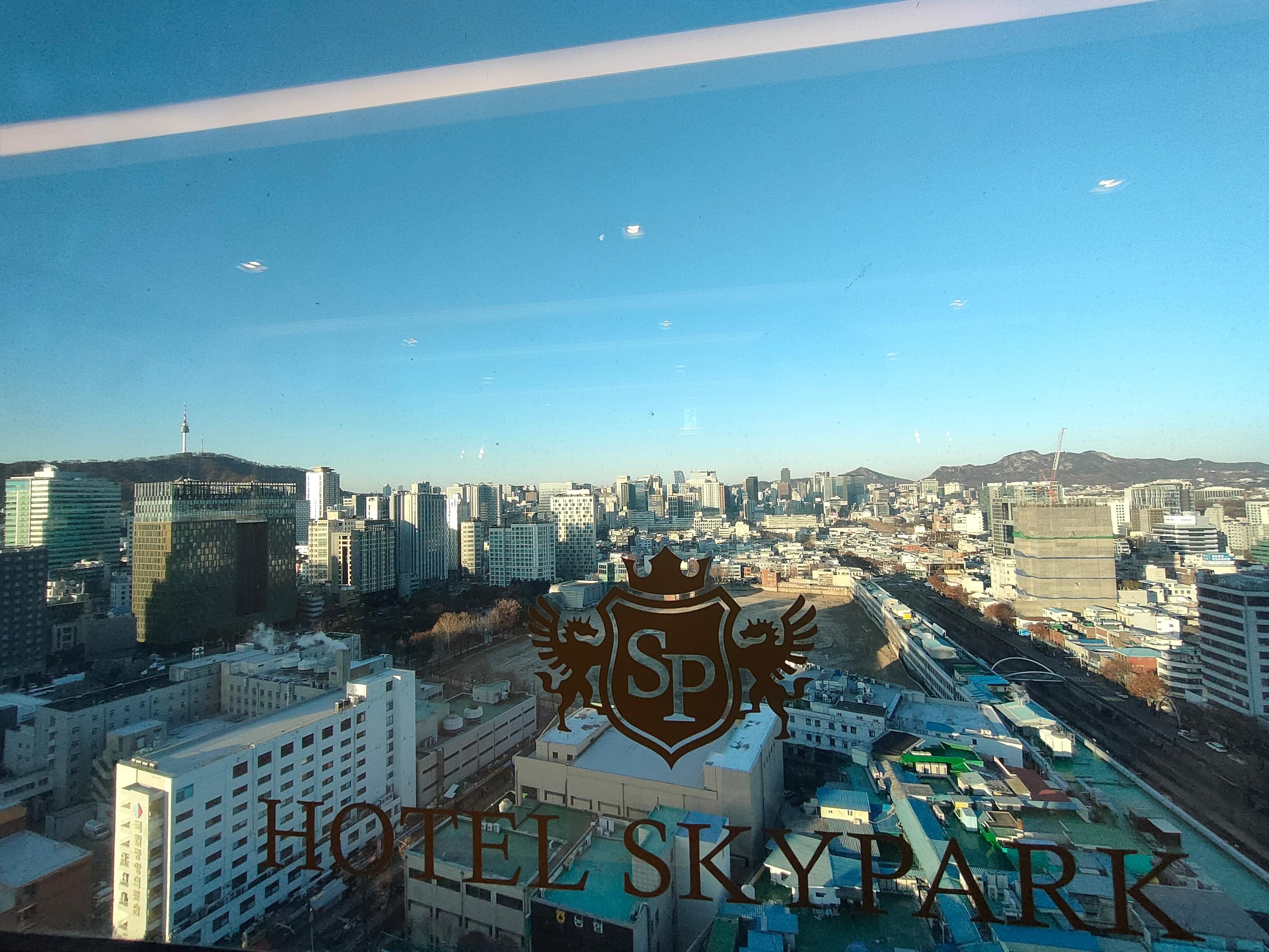 ホテル16階エレベーターホールより