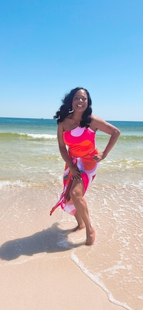 So many amenities, hot tub, pool , beach, lazy river. My kind place