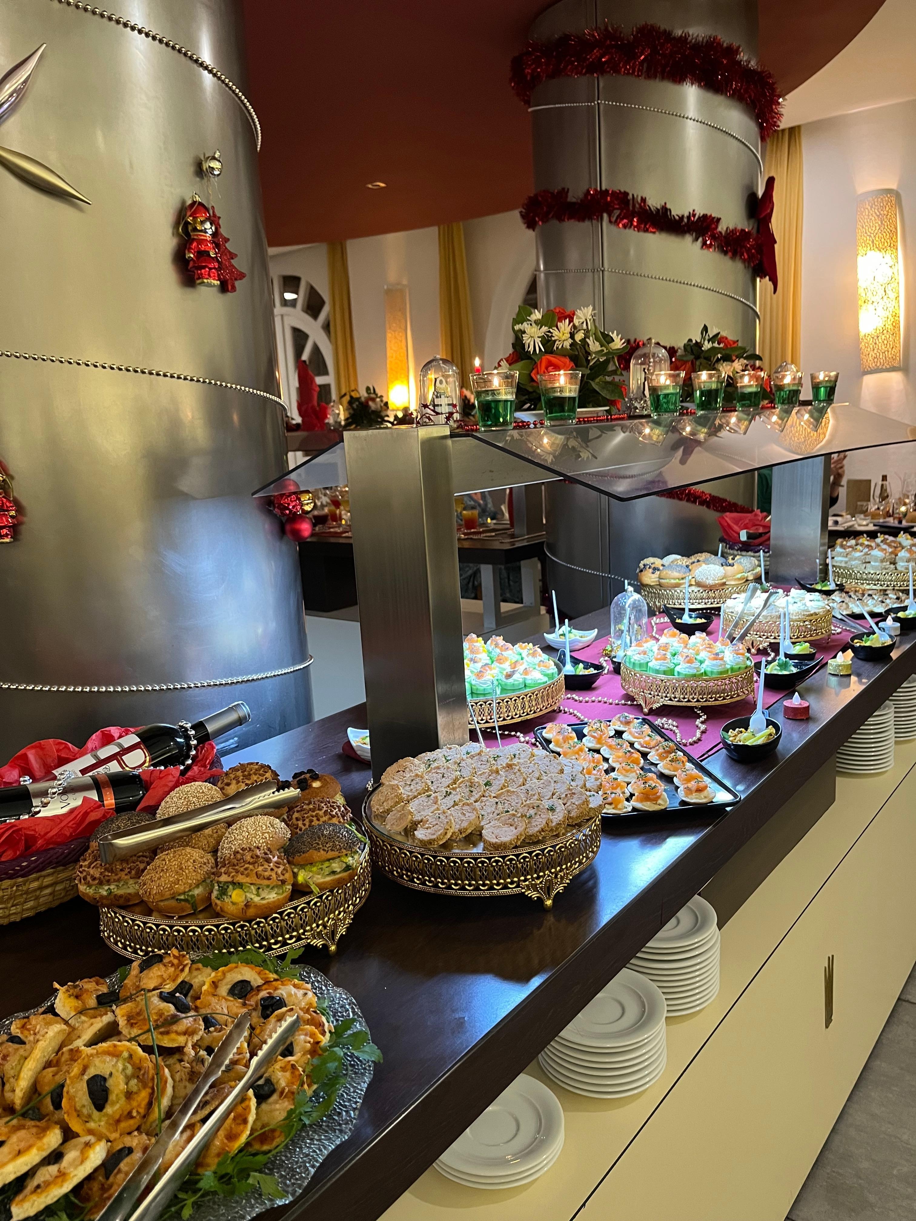 Une partie du superbe buffet de la St-Sylvestre le 31 décembre