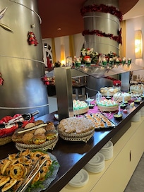 Une partie du superbe buffet de la St-Sylvestre le 31 décembre