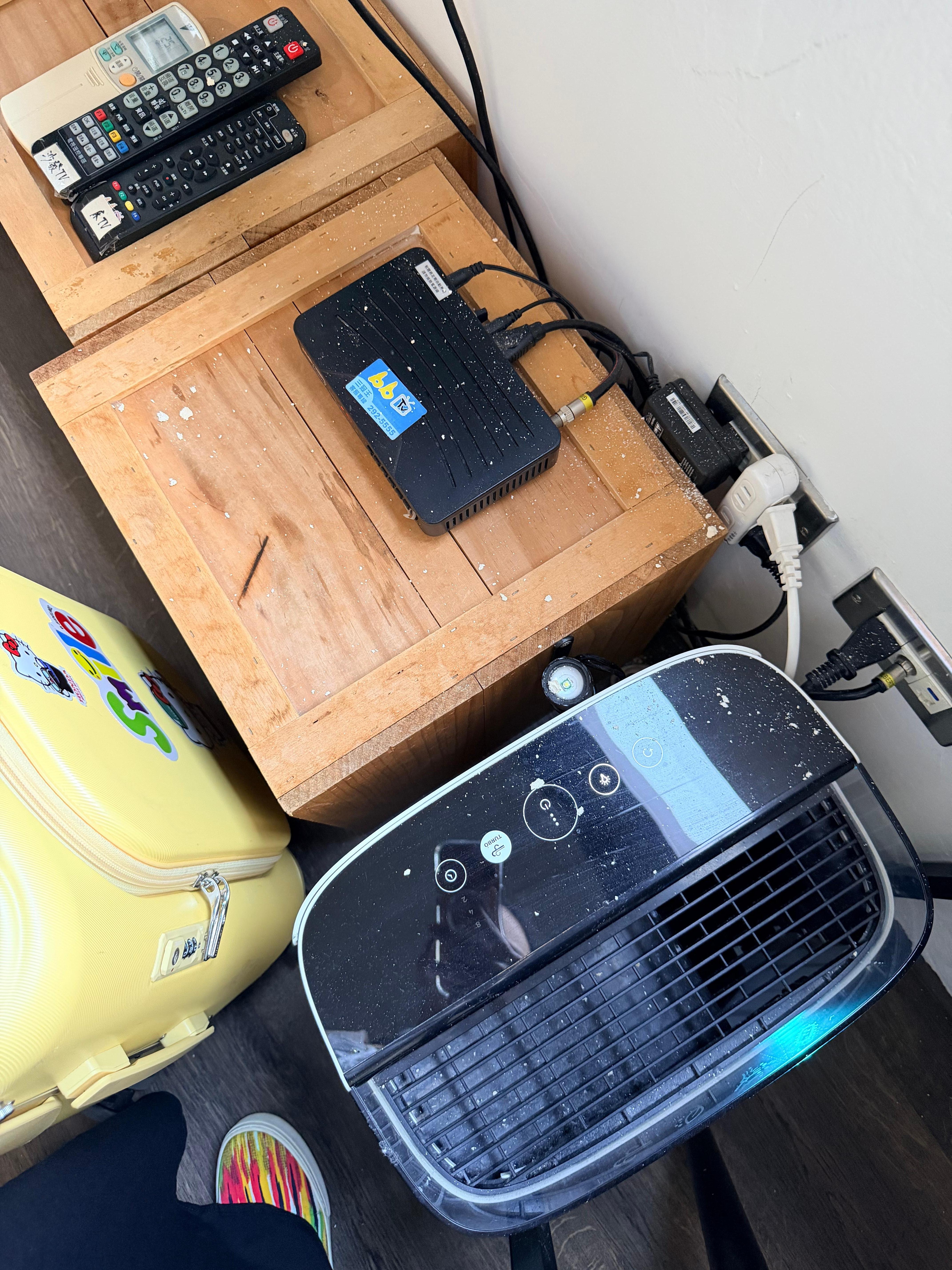 入房時即發現多處有壁癌剝落碎片