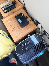 入房時即發現多處有壁癌剝落碎片