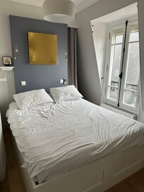 Bed room