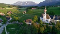 Dohnen-Foto über das Kloster in Richtung Anger, die FeWo liegt im Gebäudeensemble am linken Bildrand