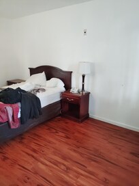 No table and floors pulling apart
