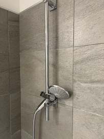 Suporte do chuveiro quebrado