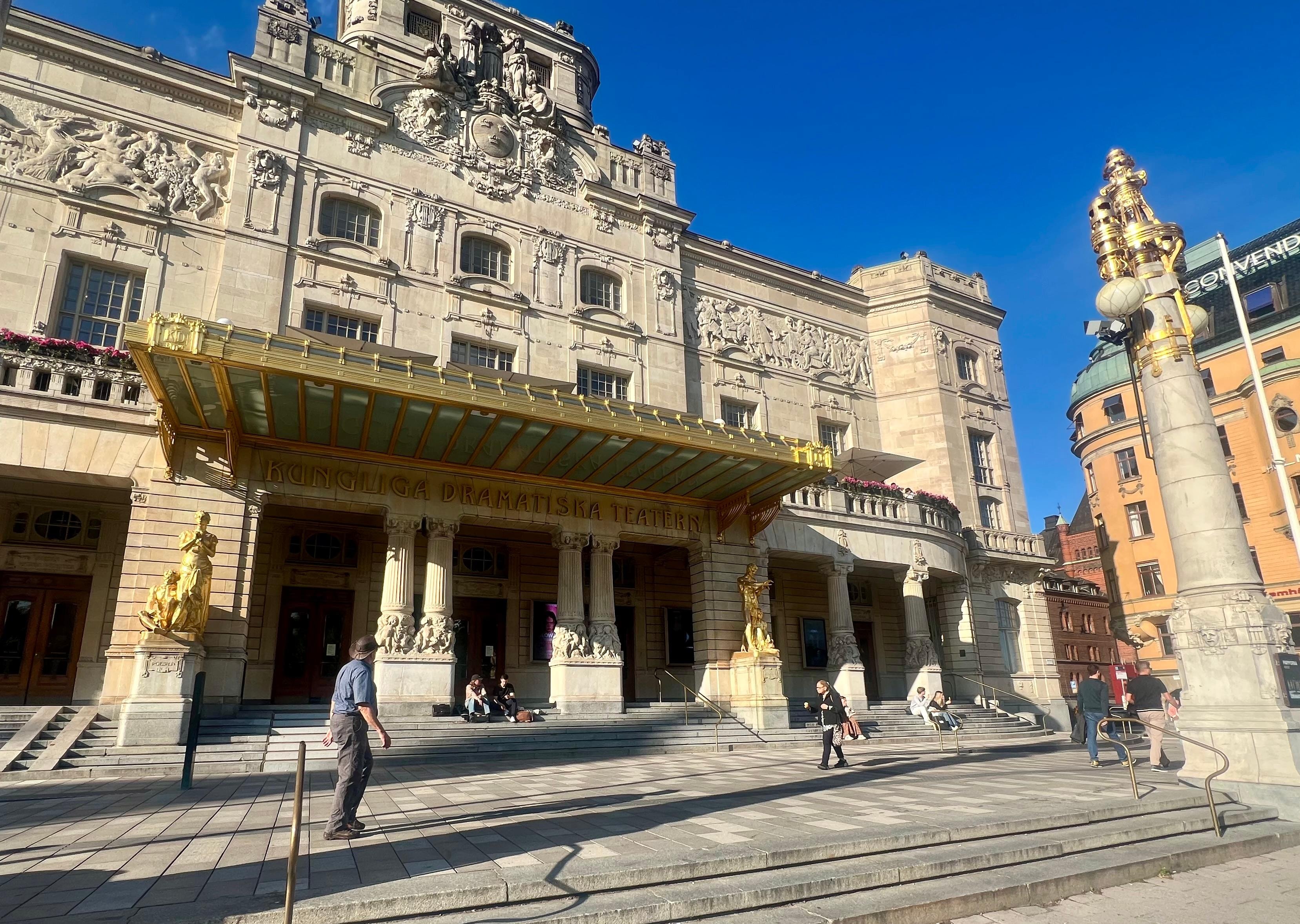 Theater one block from hotel 