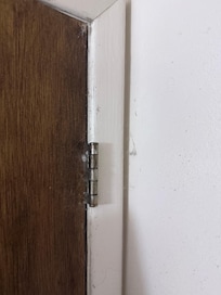 Cobwebs on door, felt unclean.