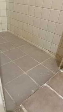 The shower flooded at every time, and we could never tell when there would be hot water or not.