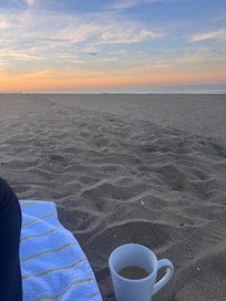 Morning sunrise with your coffee is within steps at the front door. Quiet and exclusive stay a great retreat from the city.