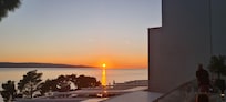 Utsikt ftån terrassen. Perfekt vy över solnedgången.