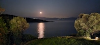 Vollmond über der Bucht