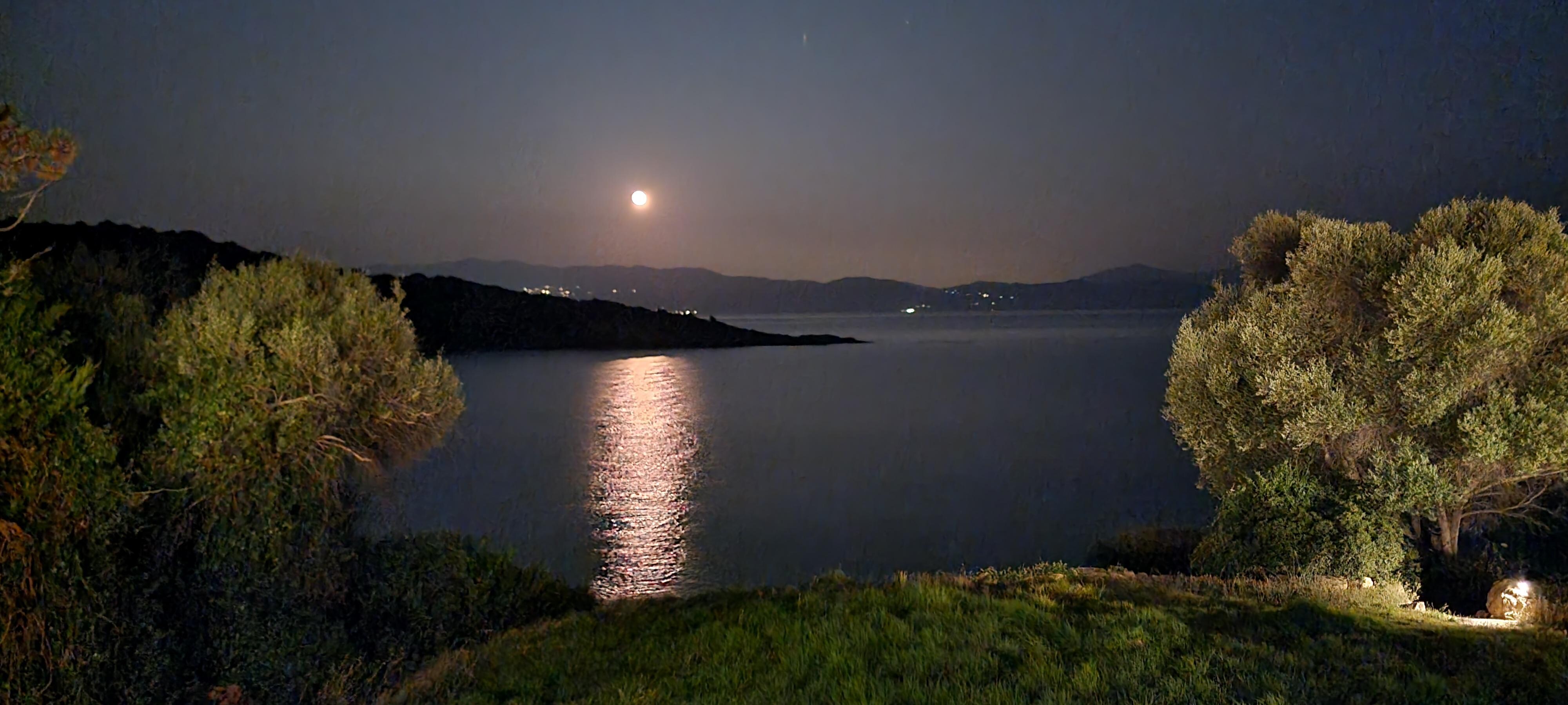 Vollmond über der Bucht