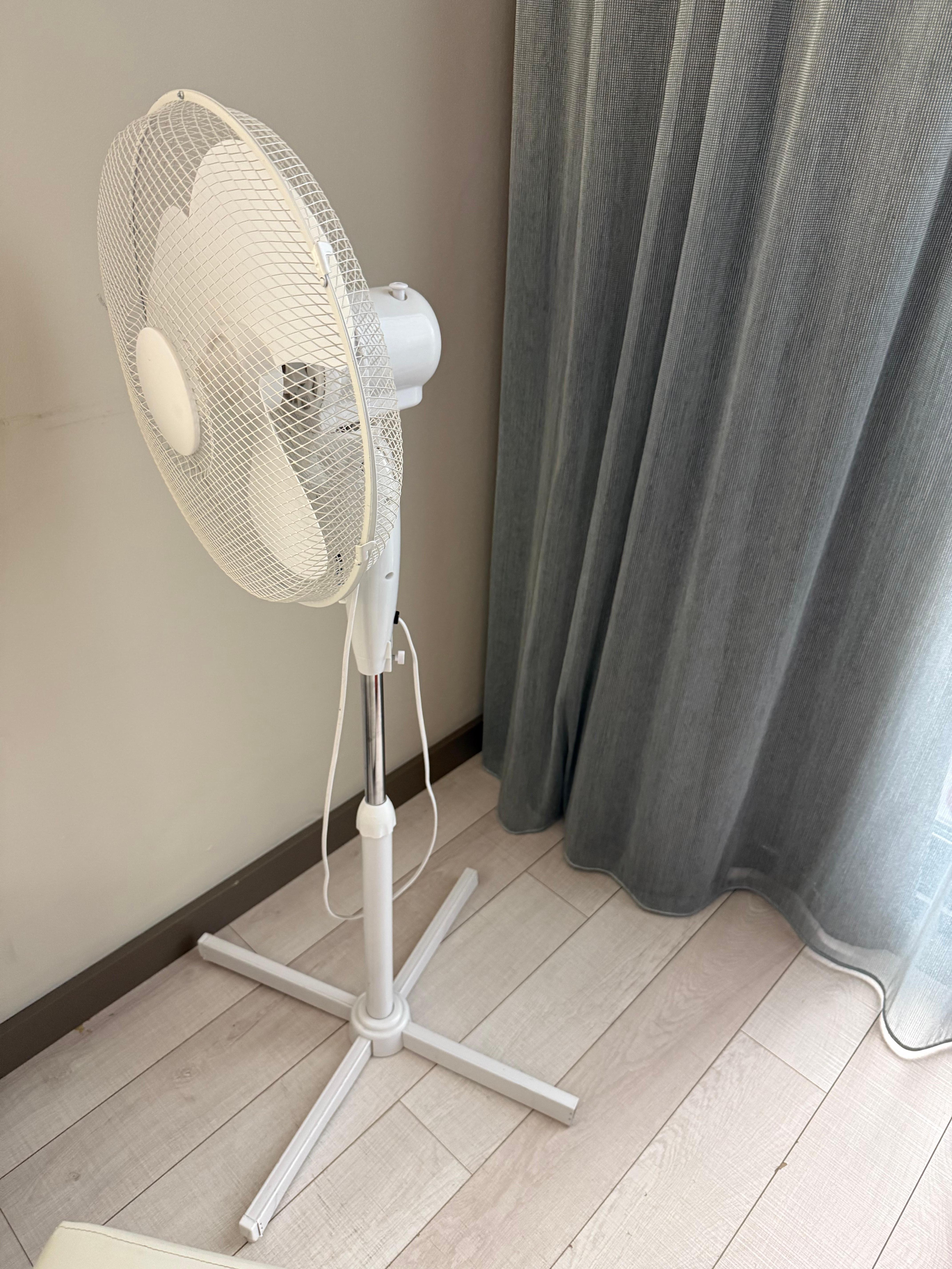 This was the solution for my AC problem at the superior room I paid.