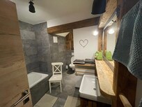 Sehr schönes und gepflegtes Bad mit viel Platz.