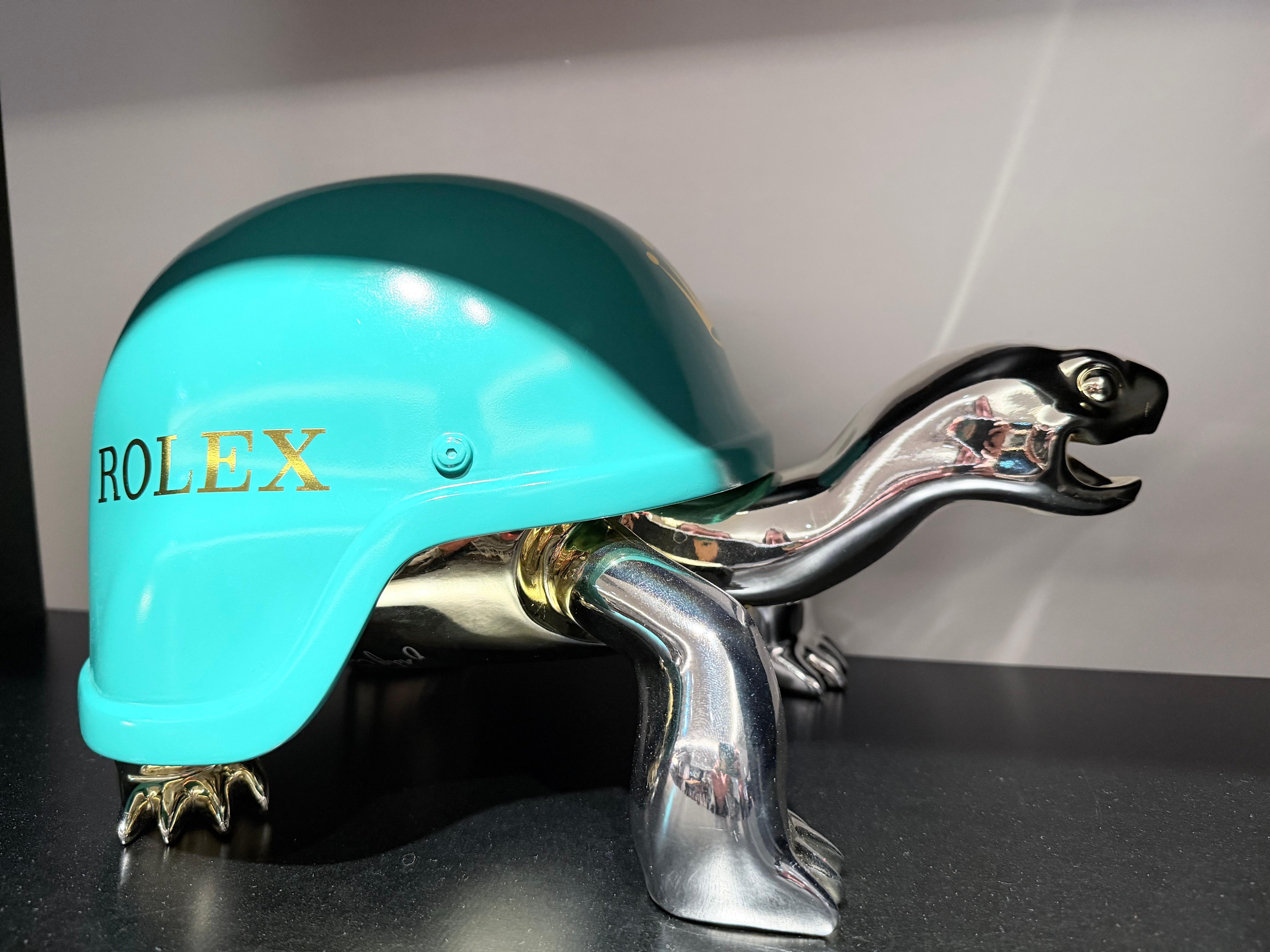 Lobby and breakfast area.