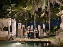 Brilliant live music at Standing Stones during dinner