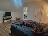 32" TV from the posting has been moved to the bedroom