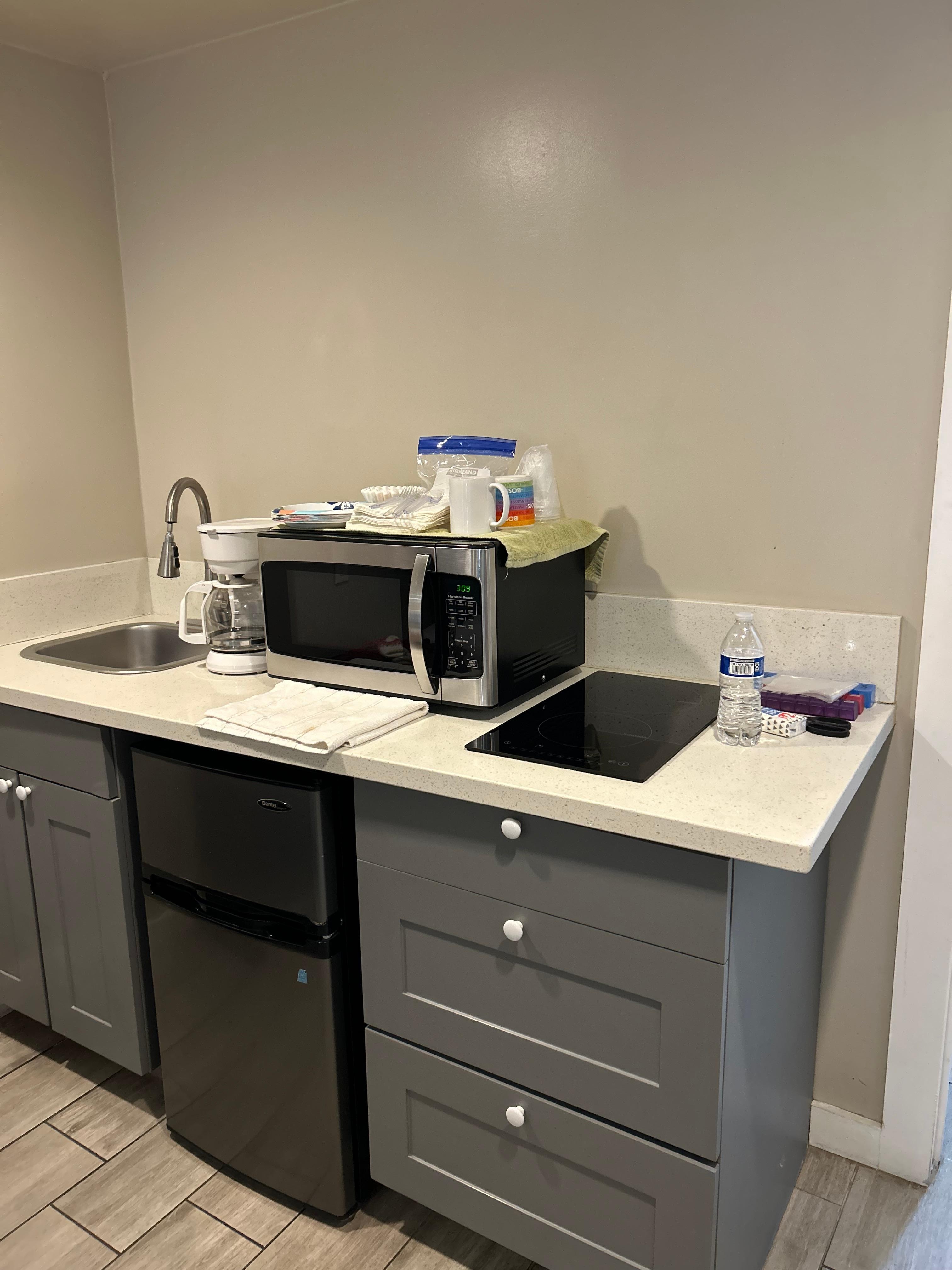 Kitchenette. No pans for the electric burners but I didn't ask if they provided any either. Refrigerator was a great size. 