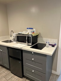 Kitchenette. No pans for the electric burners but I didn't ask if they provided any either. Refrigerator was a great size.