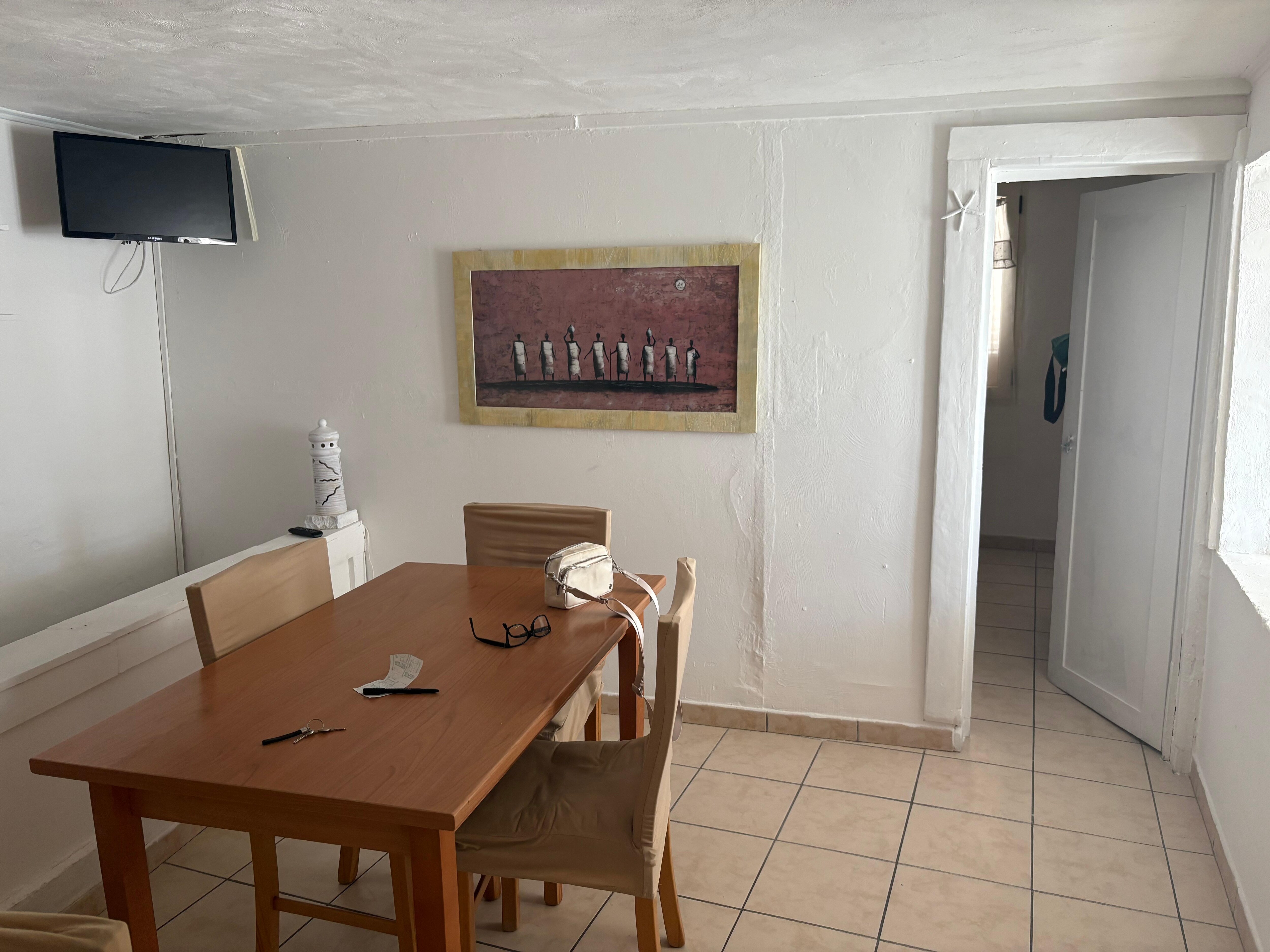 Completely different than the one in the listing! 