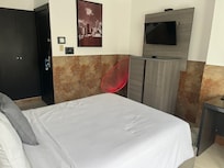 Standard room with queen size decent bed