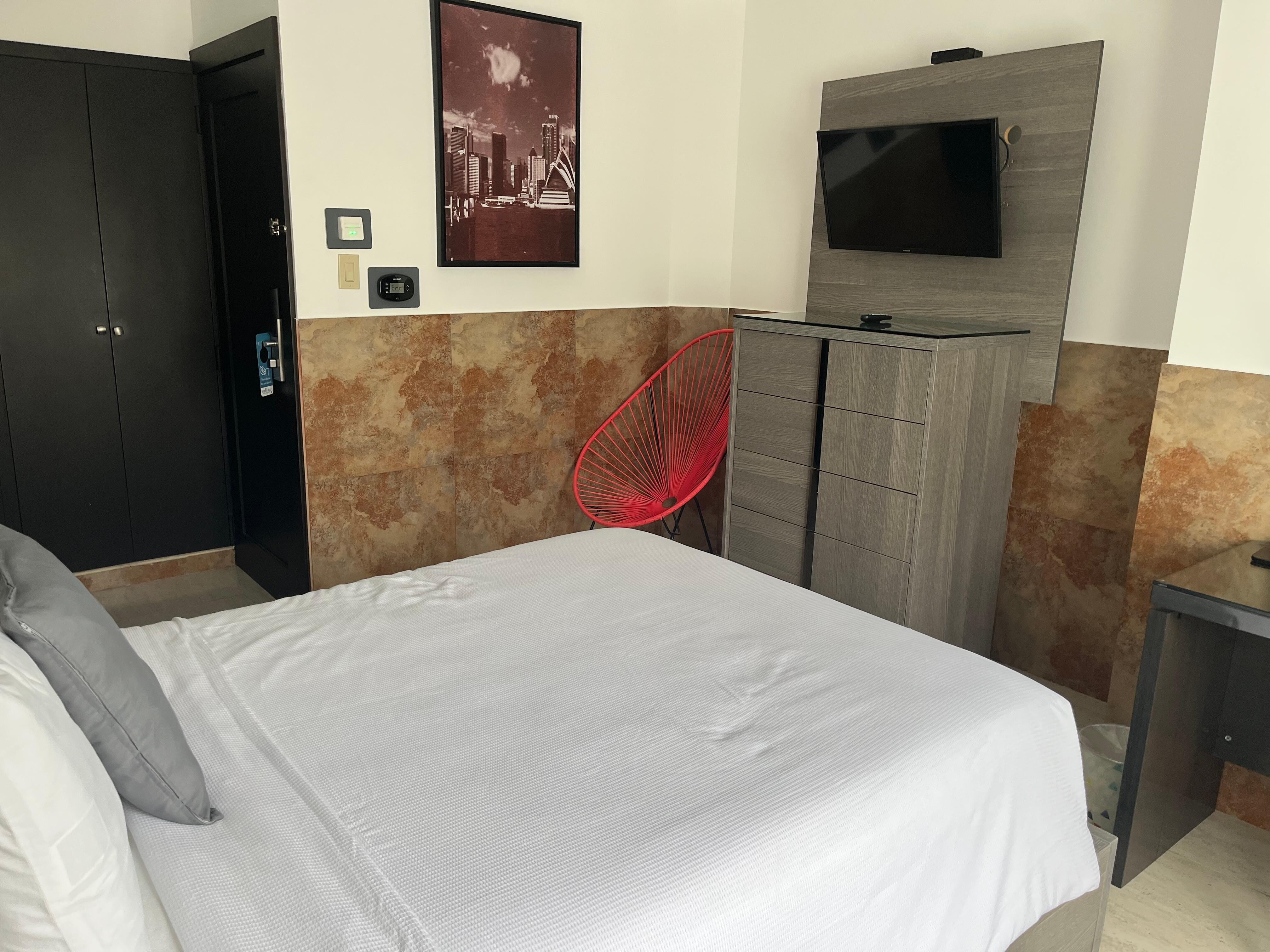 Standard room with queen size decent bed