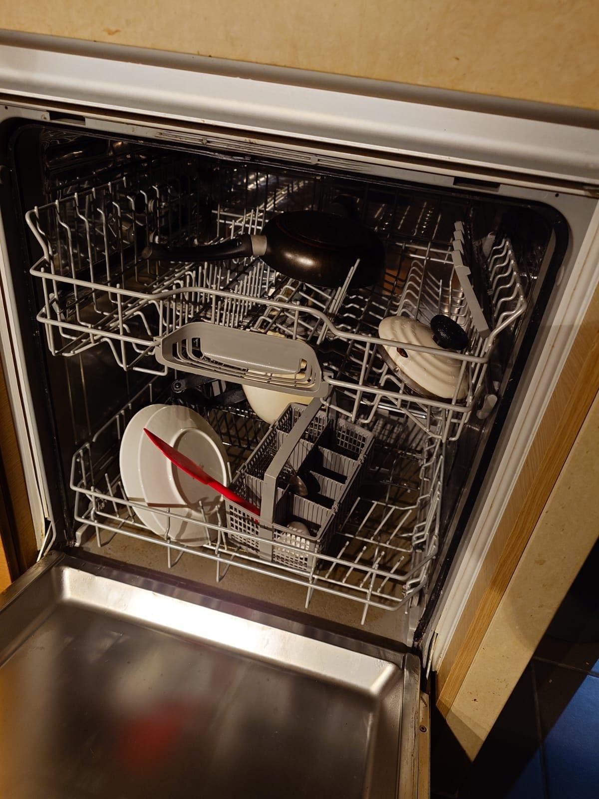 Dishwasher with dirty dishes and stunk