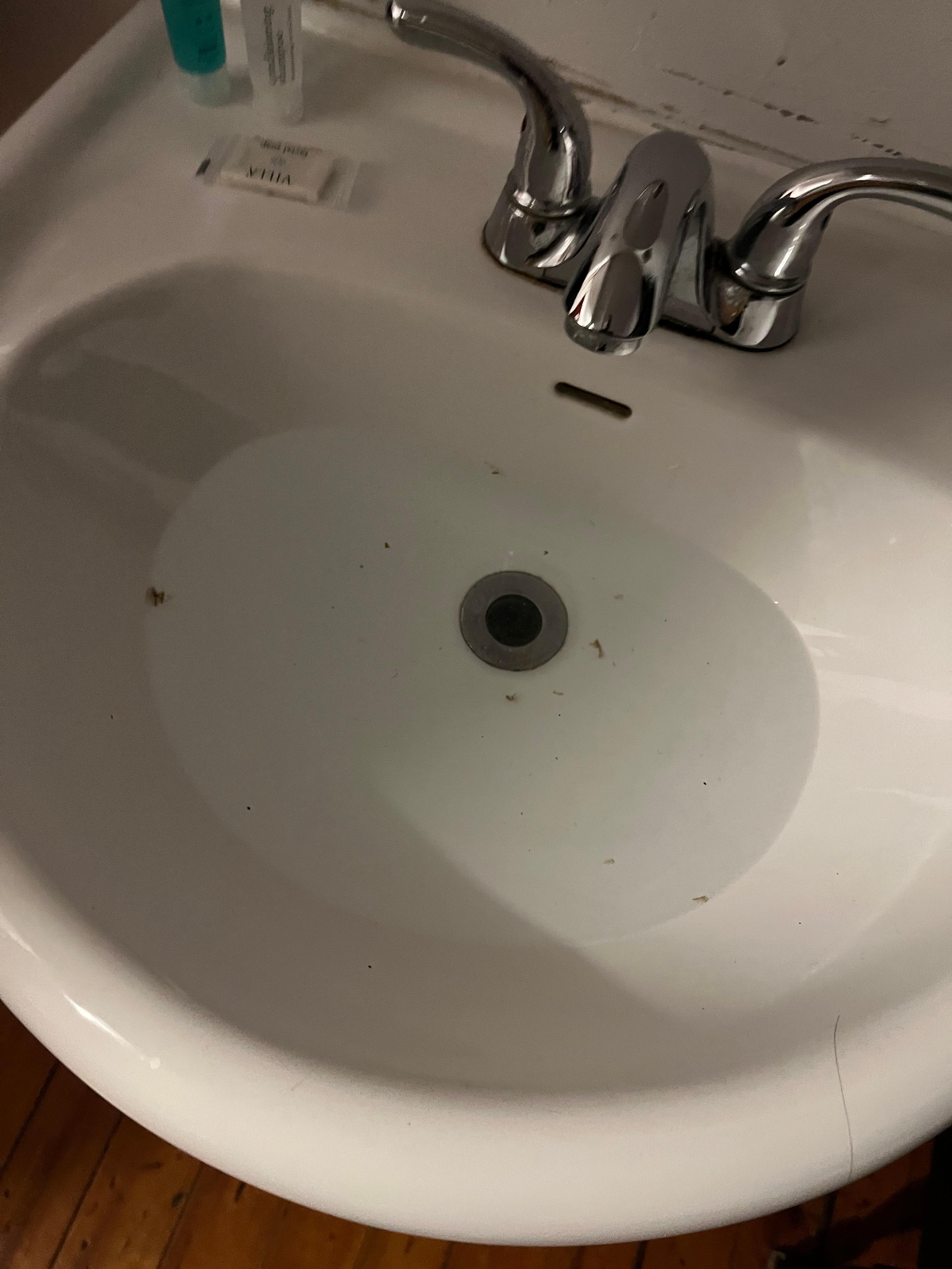 Évier bouché dans la chambre