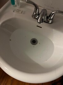 Évier bouché dans la chambre