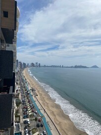 Malecon and beach to Centro