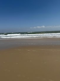 On this day, the ways were quite fierce, but the water was very warm