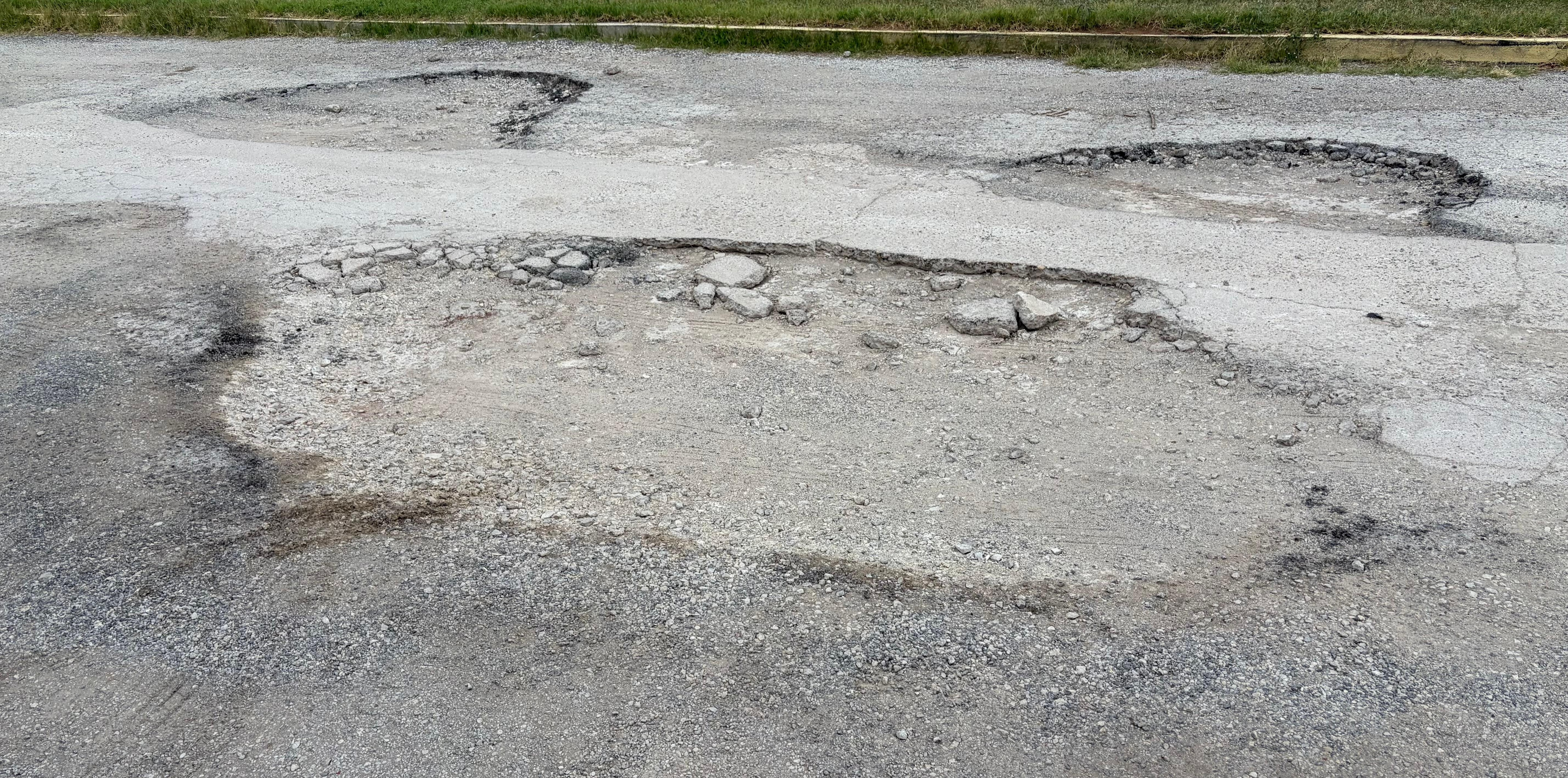 Parking lot pothokes