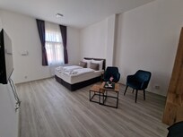 Super Bett sehr geräumiges Zimmer.