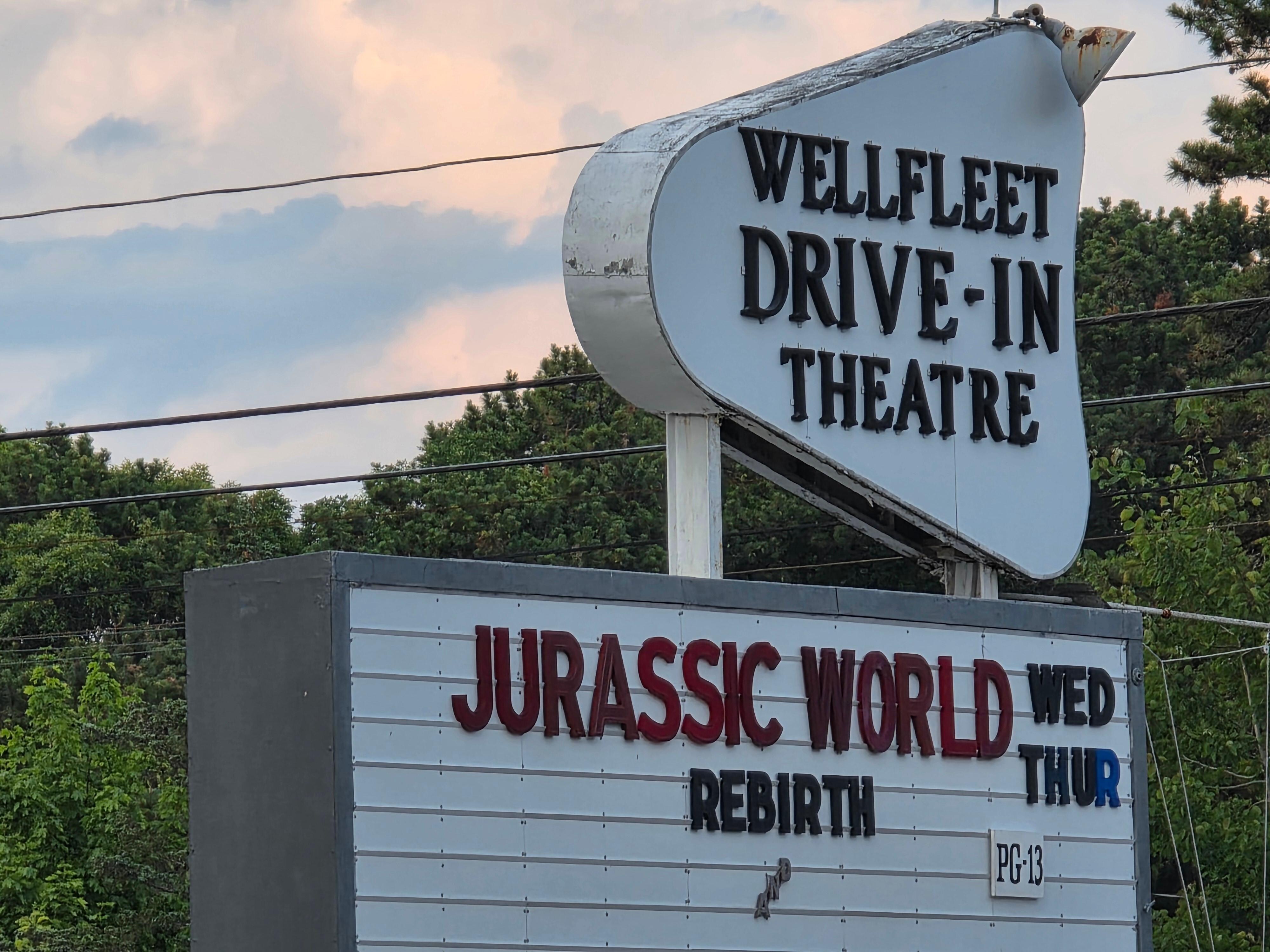 Ɓe sure ti visit drive in theater. 